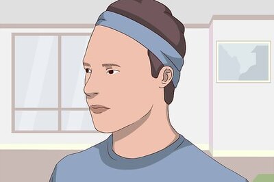 A Simple Pennywise Makeup Tutorial