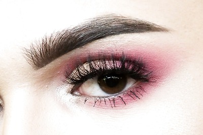 How To Work Runway Pink Eye Makeup Into Your Beauty Routine This Spring