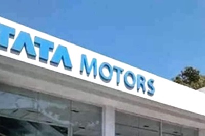 Tata Motors Q2 Net Loss Narrows to Rs 898 Crore