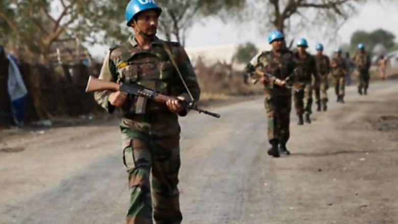US aircraft hit by gunfire in South Sudan as conflict worsens