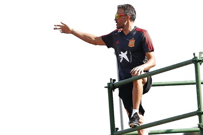 Luis Enrique Steps Down as Spain Coach, Replaced by Assistant Roberto Moreno