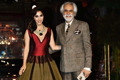 LFW 2017: It's a Bit Too Much To Get a Stylist For Your Airport Looks, Says Sophie Choudry