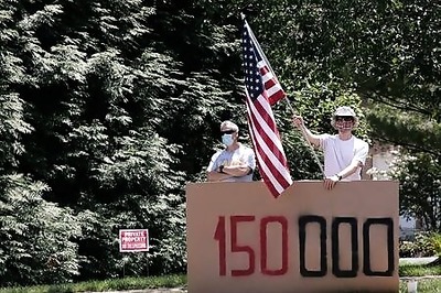 U.S. COVID-19 deaths rise for fourth week, new cases drop 5%