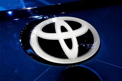 Toyota Lifts Profit Outlook on Weaker Yen Prospects