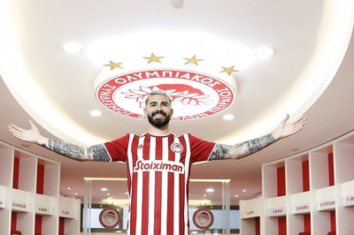 Olympiakos Sign Spanish Defender Gonzalo Avila From Huddersfield