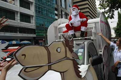 Santa traffic tip: reflective reindeer collars