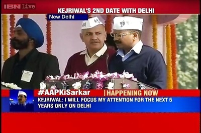 Dressed like common man, Arvind Kejriwal and team take oath