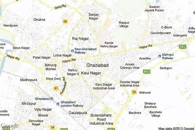 Six policemen injured in attack by Loni locals