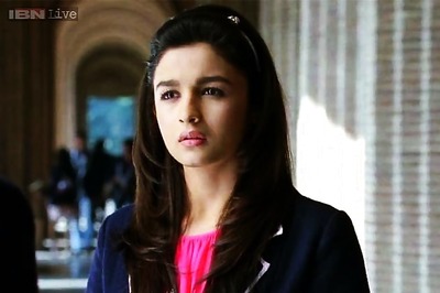 Alia Bhatt sets records straight, confirms she has no Facebook page