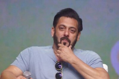 Salman Khan Leaves Fans Concerned As He Struggles to Get Up from His Seat: 'Our Hero Is Getting Old'