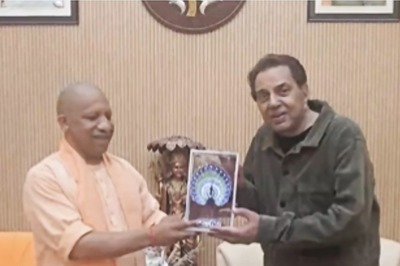 Dharmendra Meets UP CM Yogi Adityanath In Lucknow On Diwali, Gets a Token of Honour