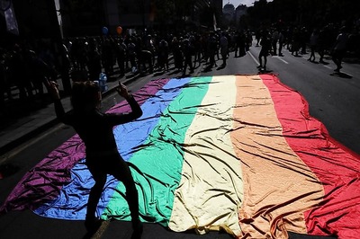 UK Police Bail Five Teens Arrested Over Homophobic Attack on Lesbian Couple in London