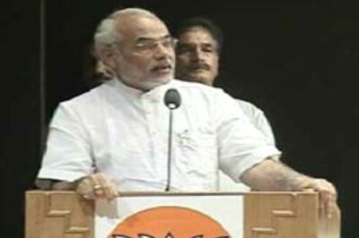 Modi urges Gujaratis to learn English