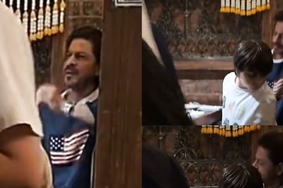 Shah Rukh Khan Spends Time With Son AbRam In a New York Restaurant; Video Goes Viral