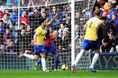 Arteta scores, sent off as Arsenal beat Crystal Palace