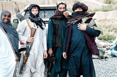 Photo of Woman ‘Showing Off’ Meet Up With Taliban in Afghanistan Gets Thumbs Down from Internet
