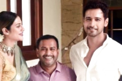 Nusrat Jahan and Yash Dasgupta Spotted at Durga Puja Pandal, Fans Share Pictures