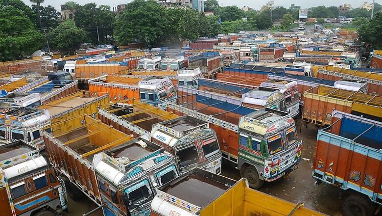 Transporters' Group Demands Sacking of Cops Who Beat Up Tempo Driver in Delhi