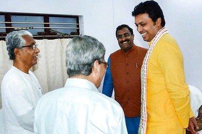 Biplab Deb Touches Manik Sarkar's Feet at Swearing-in, Counts on His Experience to Develop Tripura