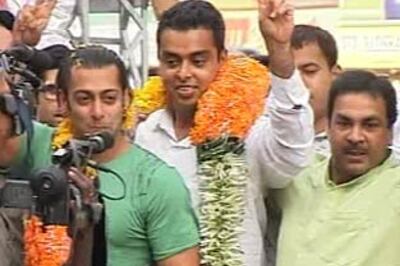 Salman campaigns for Cong candidate Milind Deora