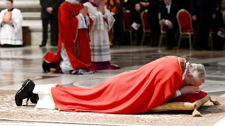 Pope refers to 'Muslim brothers' on Good Friday