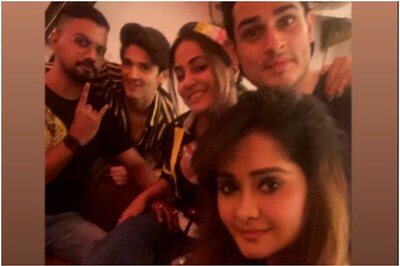 Hina Khan has a Rocking New Year with BF Rocky Jaiswal, Friends Priyank Sharma and Rohan Mehra