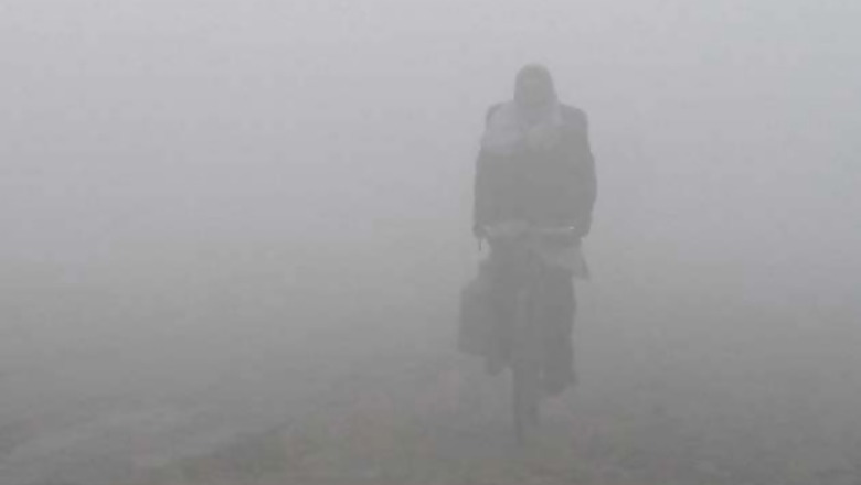 Delhi shivers at 2.6 degrees, fog hits 60 trains