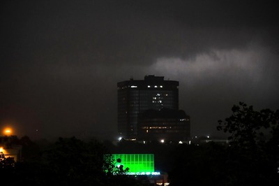 Delhi-NCR Plunges Into Darkness as Dust Storm Hits City; 27 Flights, Metro Affected