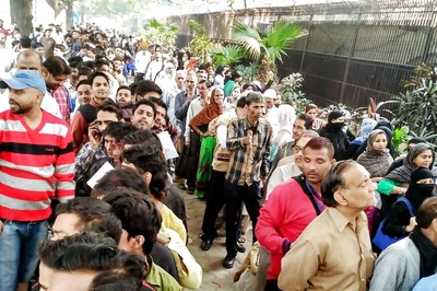 Banks Start Using Indelible Ink to Check Repeat Money Exchange