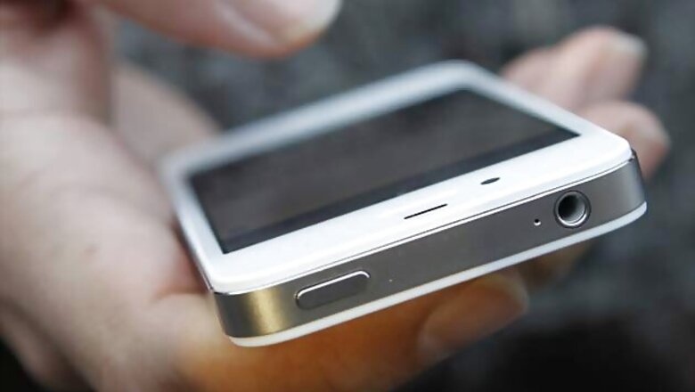 Smartphone users check mobiles 150 times a day: Report