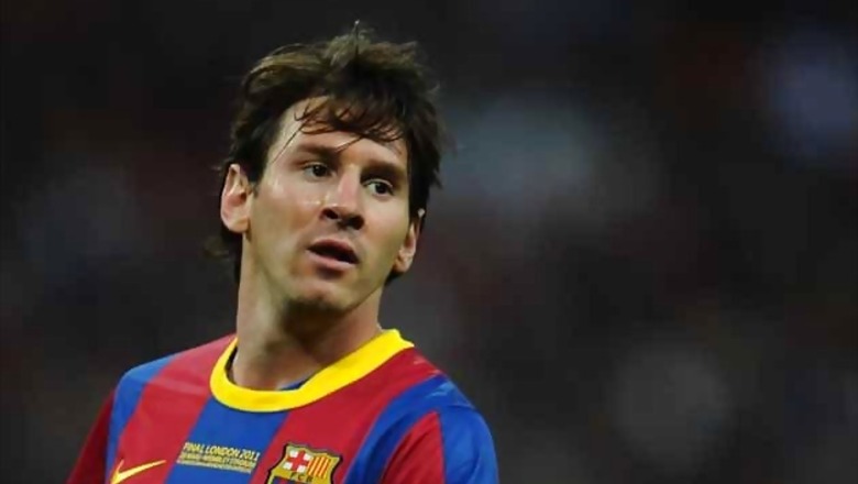 Israeli president's wayward pass startles Lionel Messi
