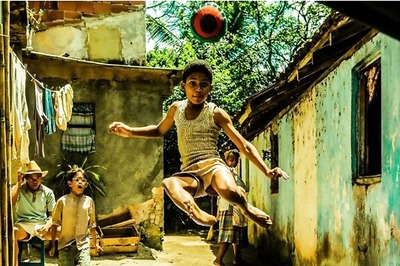 'Pele: Birth of a Legend' Review - Flashy, Rousing Crowd-Pleaser