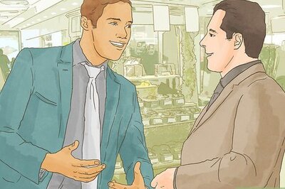 How to Become a Cell Phone Dealer