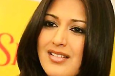 Police bar Sonali Bendre from inaugurating lounge bar