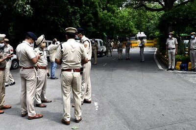 Delhi Police Head Constable Receives Bullet Injury in the Line of Duty
