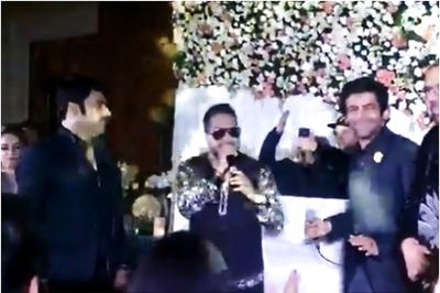 Kapil Sharma, Sunil Grover Share the Stage Together with Mika Singh, Watch Video
