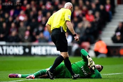 Southampton keeper Fraser Forster out for season after surgery