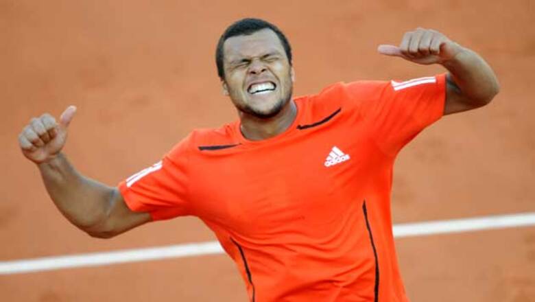 Tsonga survives five-setter at French Open