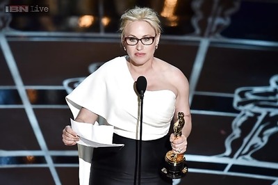 Oscar winner Patricia Arquette suffers wardrobe malfunction