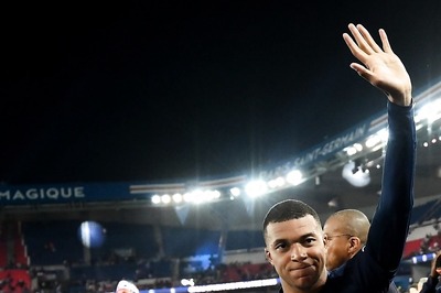 PSG Preparing for Kylian Mbappe Exit? Star Striker's Poster Removed, Club Shops Not Selling Player's Jersey: Report