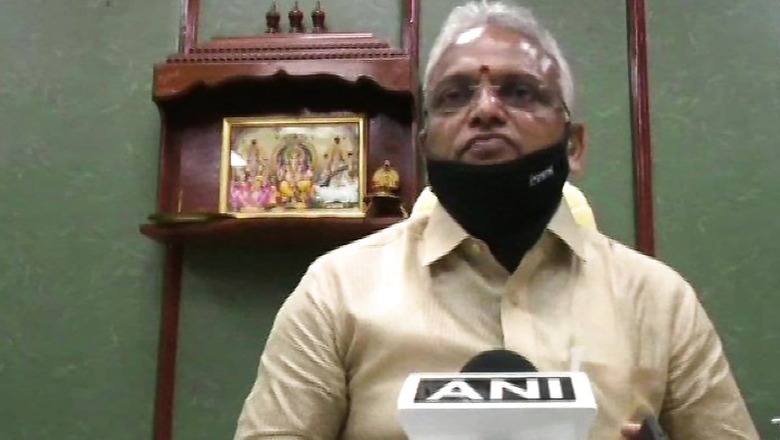 Puducherry Health Minister Cleans Toilet in Covid-19 Hospital After Complaints of Lack of Maintenance
