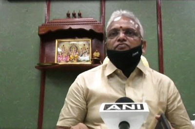 Puducherry Health Minister Cleans Toilet in Covid-19 Hospital After Complaints of Lack of Maintenance