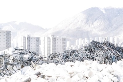 Eerie Photos Capture Iran’s Abandoned 'Paradise City' Standing In The Middle Of The Desert