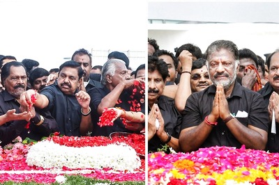 On Jayalalithaa's Sixth Death Anniversary, Rival AIADMK Leaders Pay Tribute Separately