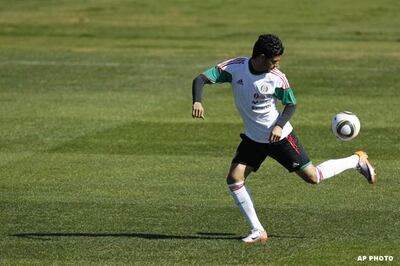 Spanish clubs interested in Carlos Vela