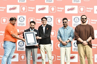 Swiggy Delivers 11,000 Vada Pavs To Underprivileged Kids in Mumbai, Sets Guinness World Record