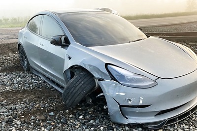 Video: Tesla Owner Forced To Intervene As Car Veers Towards Oncoming Train While In Self-Driving Mode