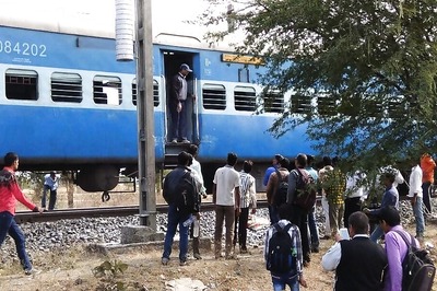 Maharashtra Woman Falls off Train, Railways Minister Suresh Prabhu Extends Help