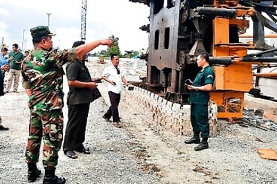 Crane collapse kills 5 in Cambodian border town of Poipet