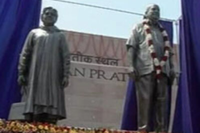 Mayawati unveils statues of Dalit icons, herself